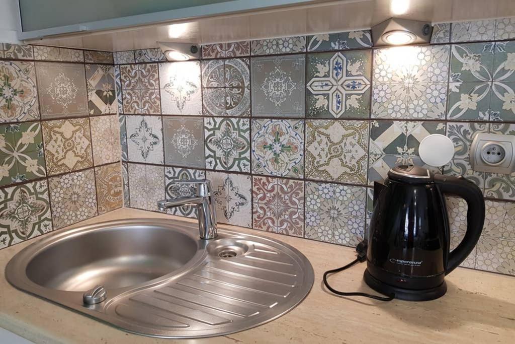 Cozy Modern Studio Green Apartment In Old Town Красков Екстериор снимка