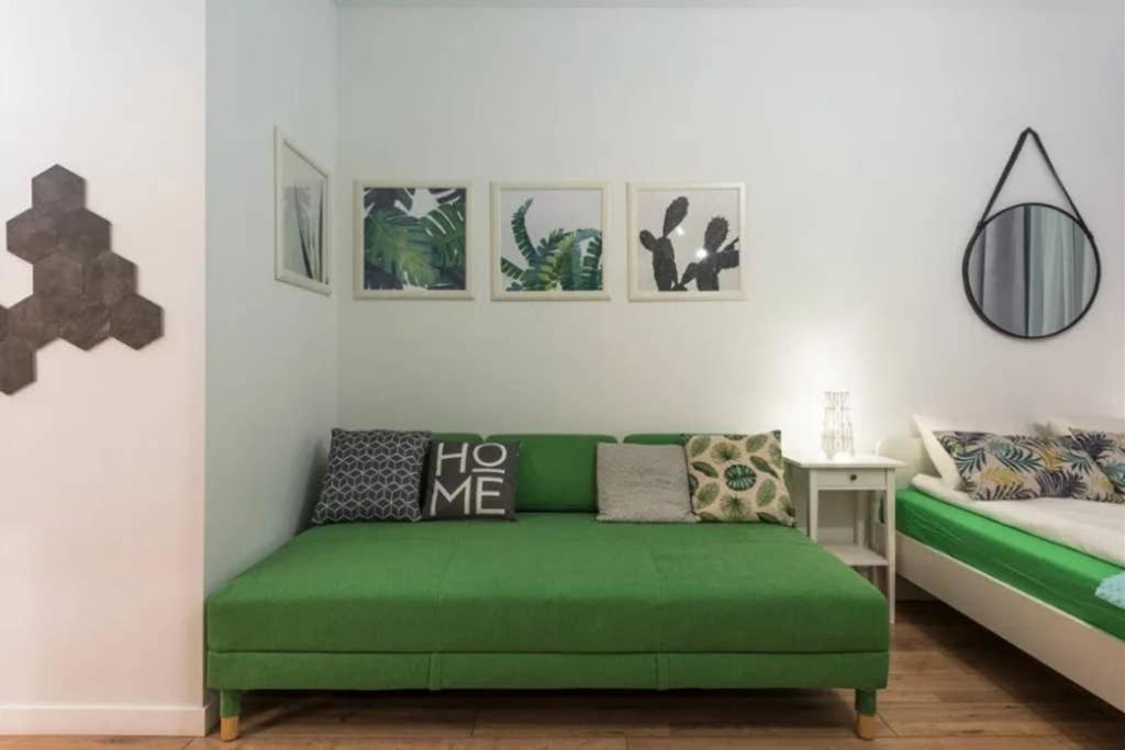 Cozy Modern Studio Green Apartment In Old Town Красков Екстериор снимка