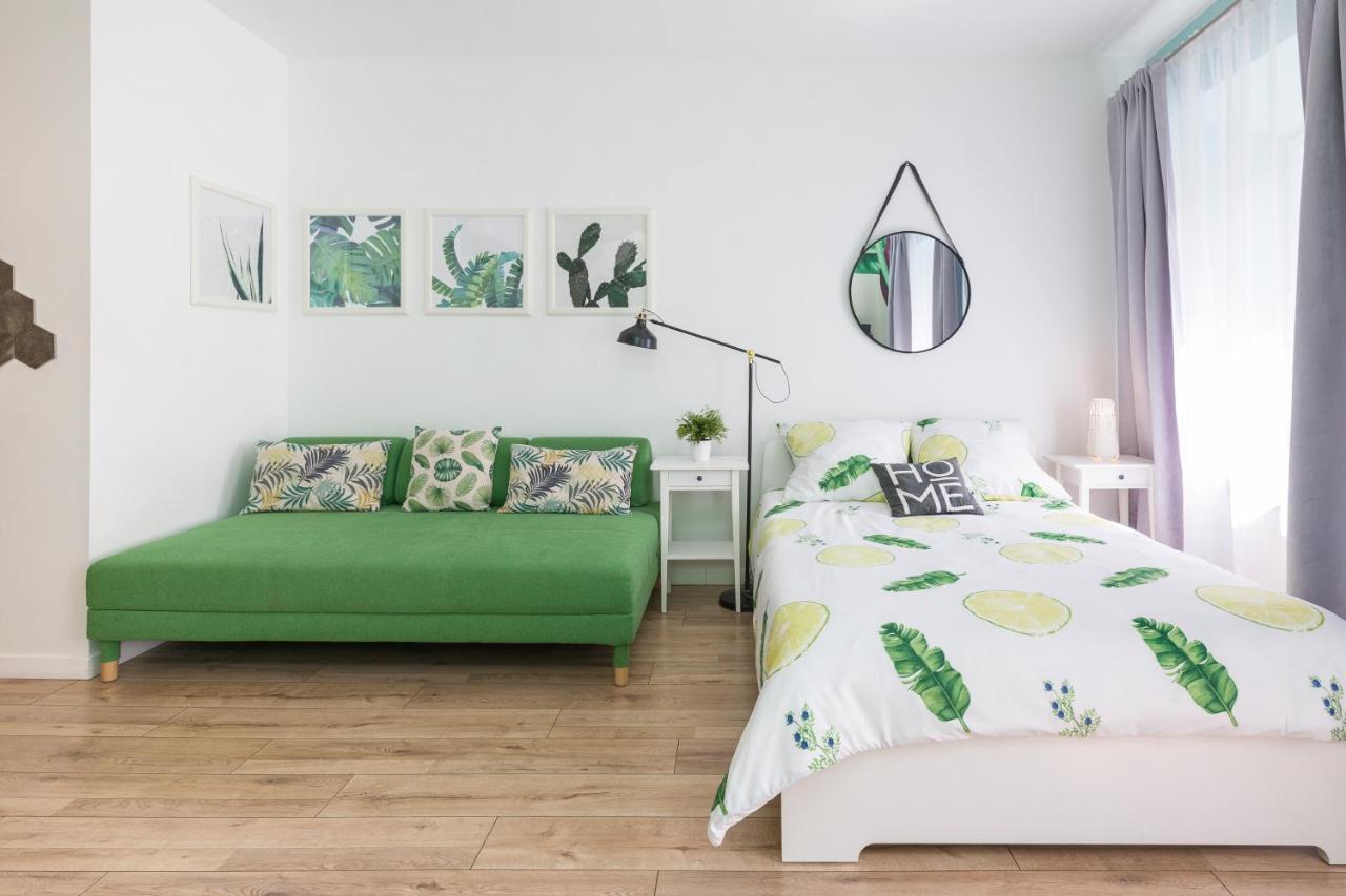 Cozy Modern Studio Green Apartment In Old Town Красков Екстериор снимка